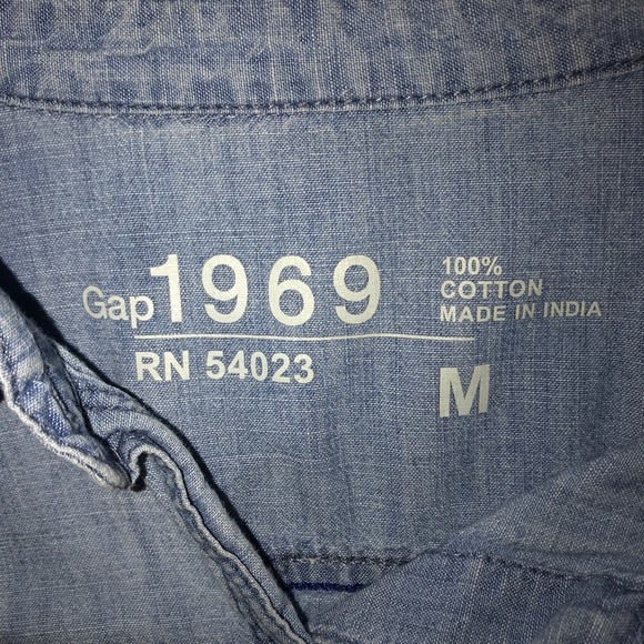 GAP Chambray Top - Picture 2 of 3